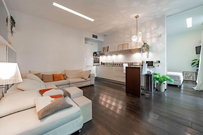 Appartamento bilocale in affitto in Via della Moscova, Milano