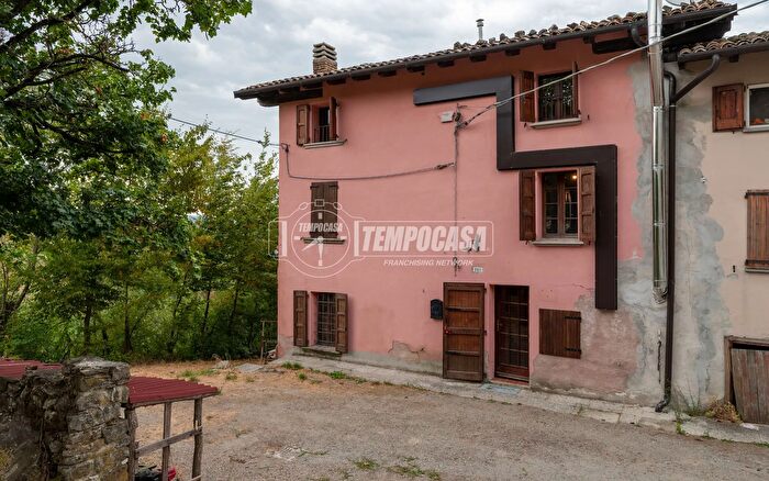 Casa con 6 locali in vendita in Via Castellazzo, Marano Sul Panaro