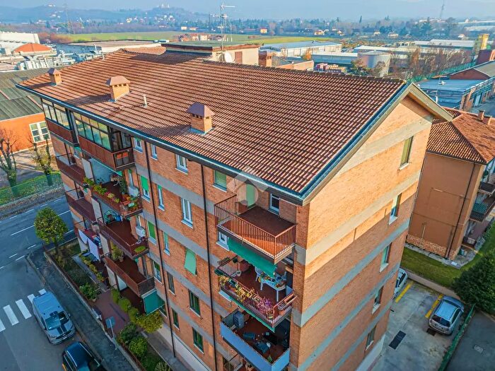 Appartamento con 5 locali in vendita in Via Vittorio Fainelli, Verona