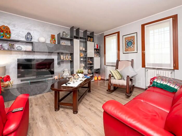 Casa con 7 locali in vendita in Via Vallongo, Tribano