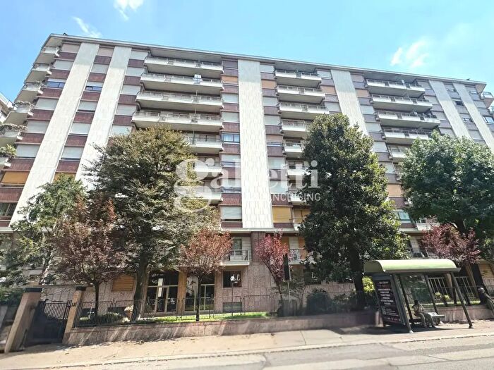 Appartamento quadrilocale in vendita in Corso Monte Cucco, Torino