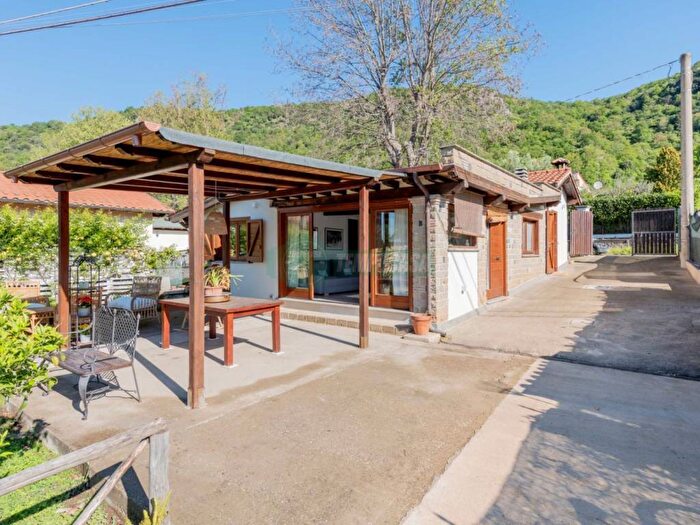 Casa trilocale in affitto in Via Settevene Est, Trevignano Romano