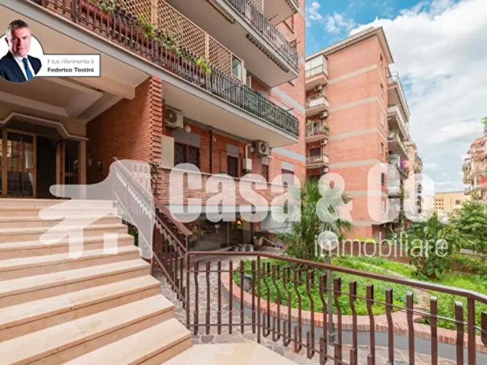 Appartamento trilocale in vendita in Via Adolfo Albertazzi, Roma