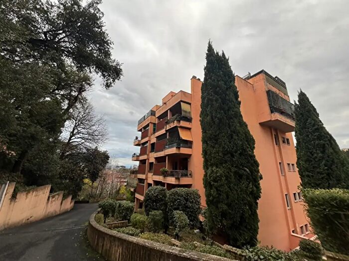 Appartamento con 5 locali in vendita in Via Madonna di Campiglio, Roma