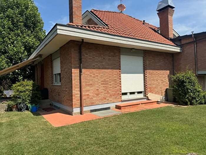 Casa con 6 locali in vendita in Strada Castelgherlone, Alba