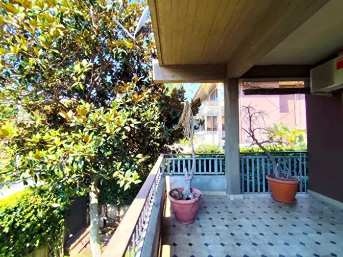 Appartamento quadrilocale in vendita in Via Mario Rapisardi, Aci Castello