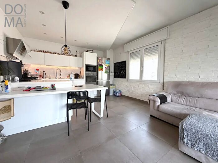 Casa con 7 locali in vendita in Porto Viro