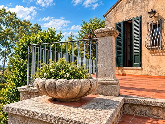Casa con 6 locali in vendita in Via Rocciola Scrofani, Modica