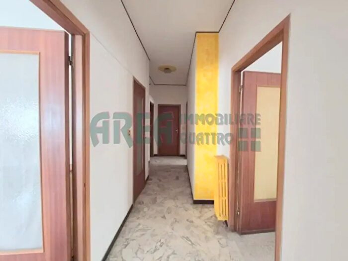 Appartamento con 5 locali in vendita in Via Scarincio, Imperia