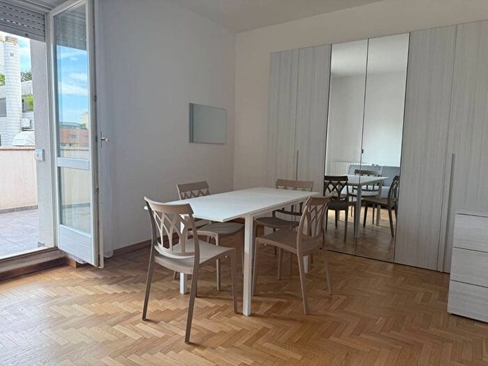 Appartamento trilocale in affitto in Via Andrea Maffei, Montenero, Milano