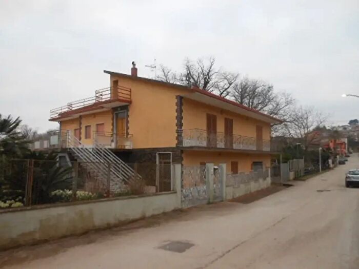 Casa con 10 locali in vendita in Via Fontanelle, Teano