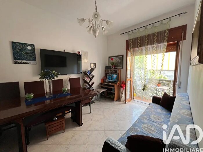 Appartamento con 5 locali in vendita in Via Marina, Longobardi
