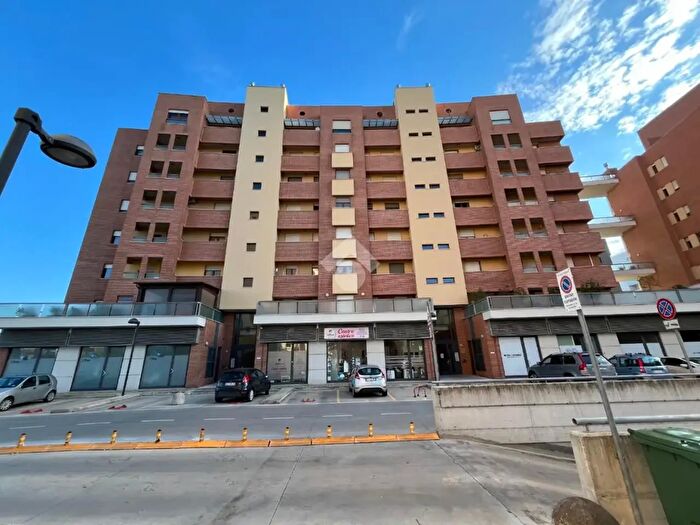 Appartamento trilocale in vendita in Via Cetteo Ciglia, Pescara