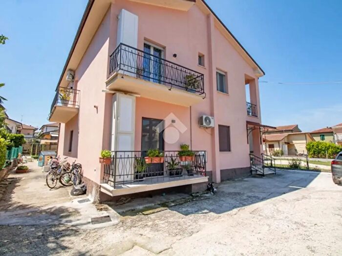 Appartamento quadrilocale in vendita in Via Martiri delle Fosse Reatine, Rieti