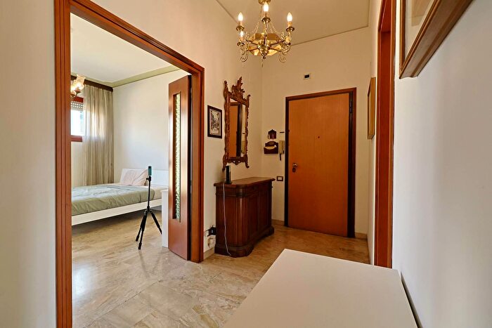 Appartamento quadrilocale in vendita in Via Ugo Corsi, Firenze