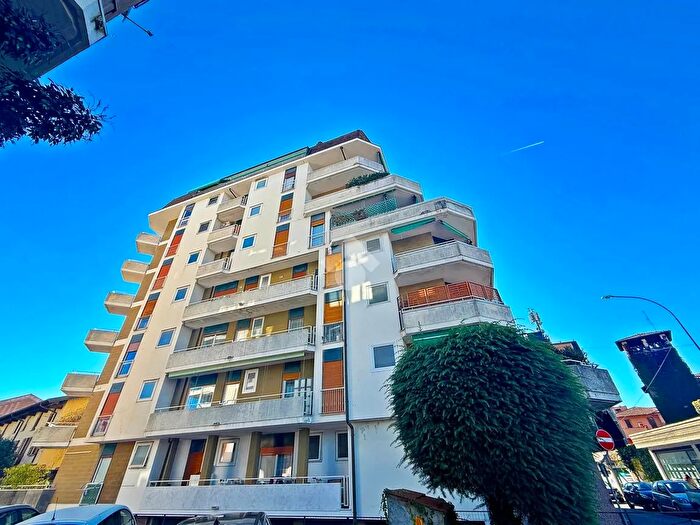 Appartamento trilocale in vendita in Via dellOlmo, Sesto Calende