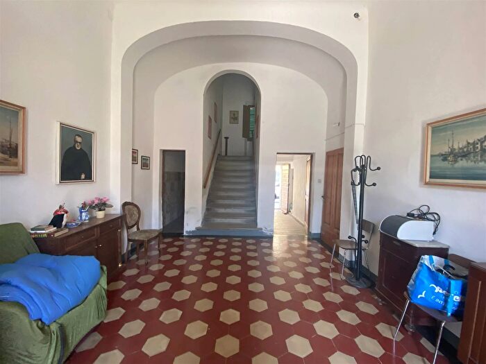 Casa con 11 locali in vendita in Via II Giugno a Certaldo Firenze, Certaldo