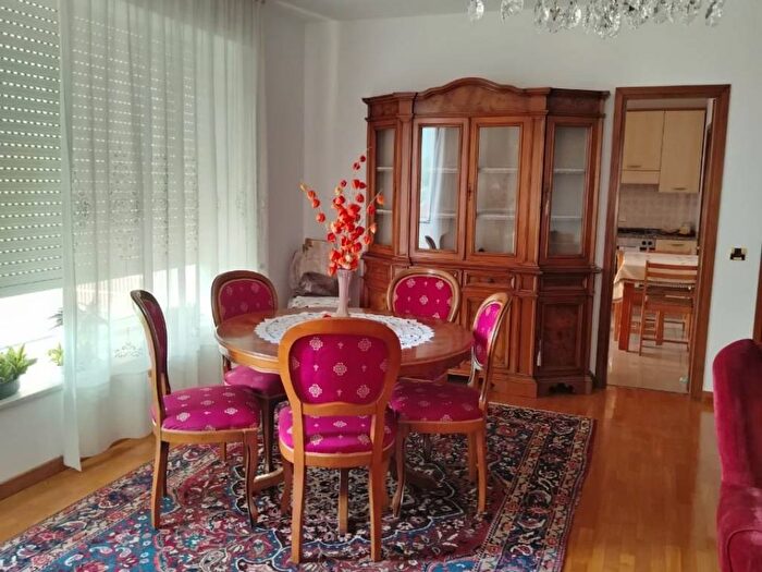 Appartamento con 6 locali in affitto in Castelfranco Veneto