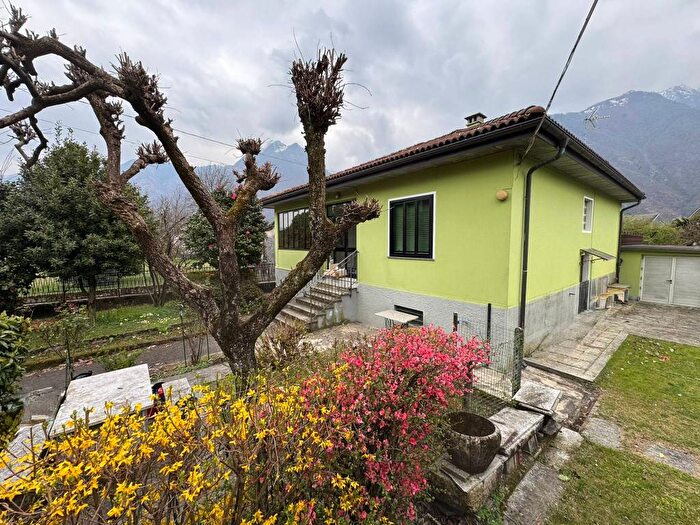 Casa trilocale in affitto in Via Calami, Centro, Vogogna