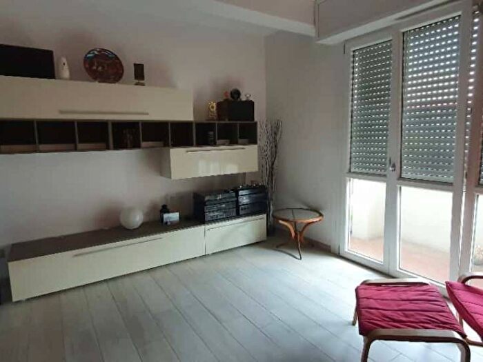 Appartamento trilocale in affitto in Via Rimini, Famagosta, Milano