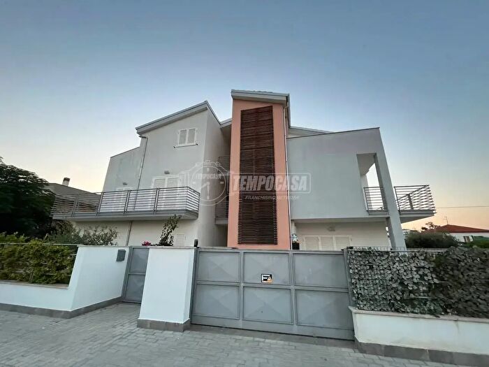 Appartamento trilocale in vendita in Contrada Postilli, Ortona