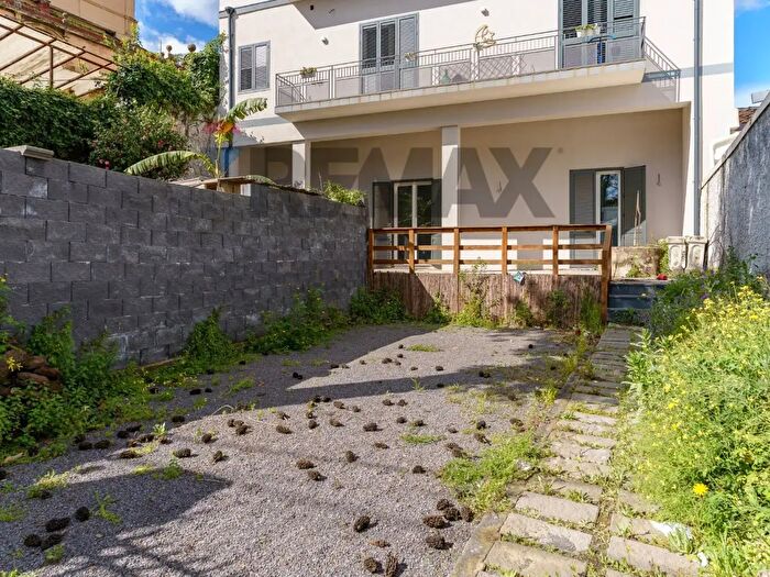 Casa quadrilocale in vendita in Via Giuseppe Garibaldi, Viagrande