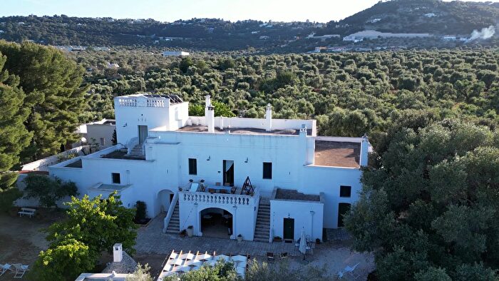 Casa con 17 locali in vendita in Contrada Giardinelli Snc, Fasano