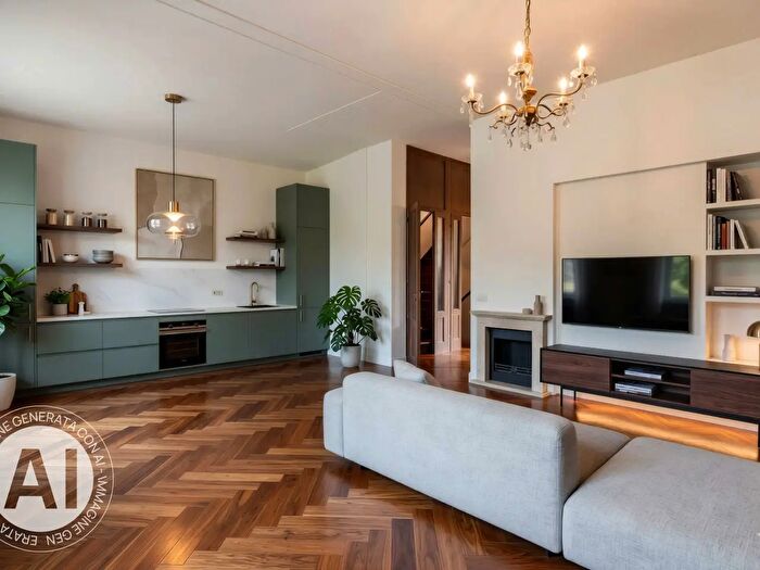 Casa con 6 locali in vendita in Via Trieste, Besozzo