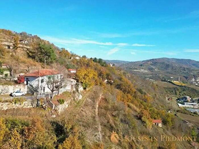Casa con 6 locali in vendita in Cortemilia