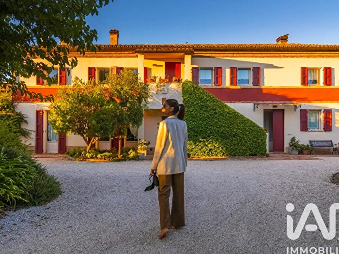 Casa con 9 locali in vendita in Via San Paterniano, Osimo