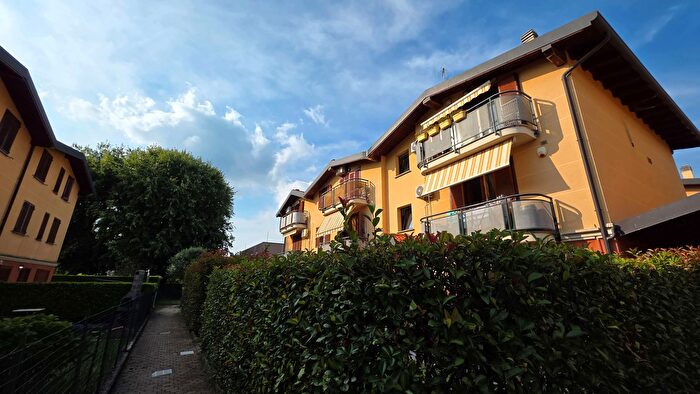 Appartamento bilocale in vendita in Via Giacomo Leopardi, Limido Comasco