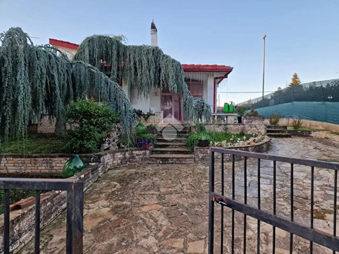 Casa quadrilocale in vendita in Contrada Lagogemolo, Cassano Delle Murge