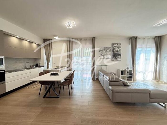 Appartamento con 5 locali in vendita in Piazza Dante Alighieri, La Spezia