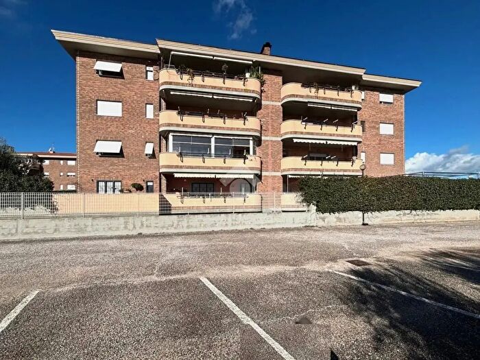 Appartamento quadrilocale in vendita in Via Lazzaro Spallanzani, Cisterna Di Latina