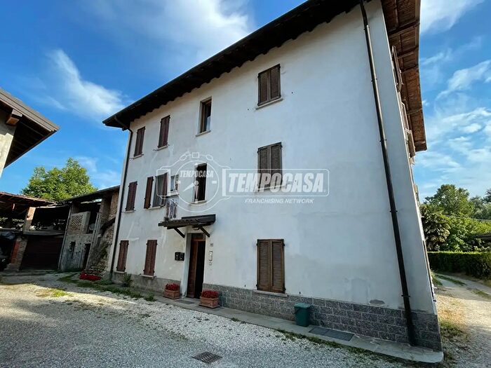 Appartamento trilocale in vendita in Via Bernaschina, Faloppio