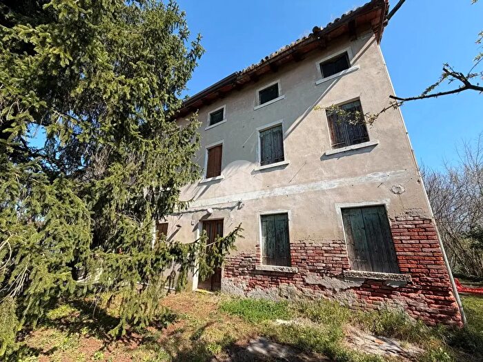 Casa con 8 locali in vendita in Via Selvanese, Martellago