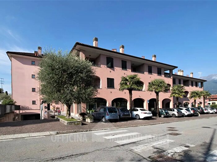 Appartamento trilocale in vendita in Via Mazzini, Colico