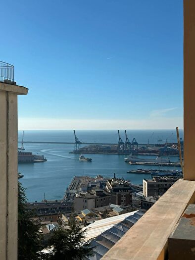 Appartamento con 6 locali in vendita in Largo San Francesco da Paola, Genova