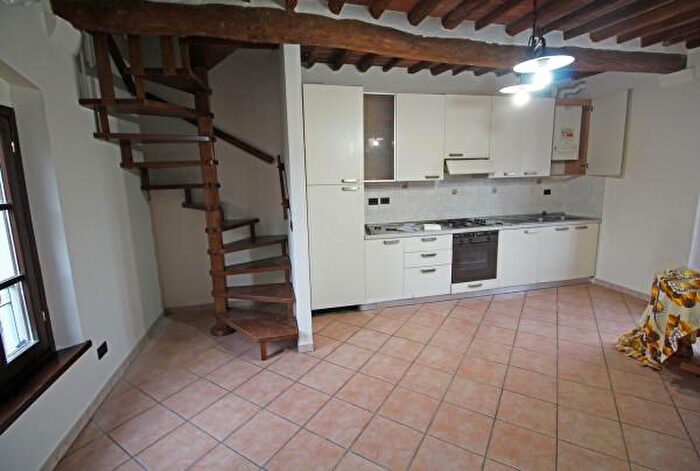 Appartamento bilocale in vendita in Via Romana Traversa, Montecarlo