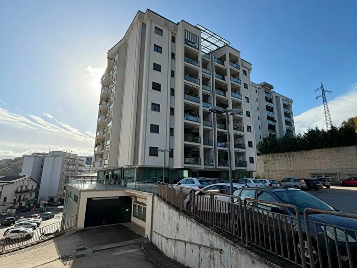 Appartamento trilocale in vendita in Viale della Repubblica Snc, Cosenza