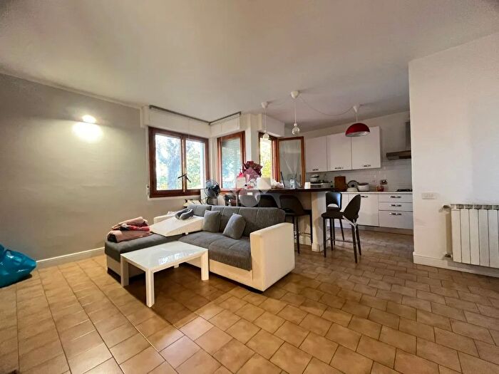 Appartamento con 5 locali in vendita in Via Emilia, Firenze