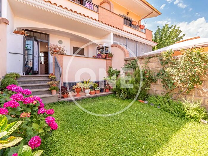 Casa quadrilocale in vendita in Via Pisano, Pomezia