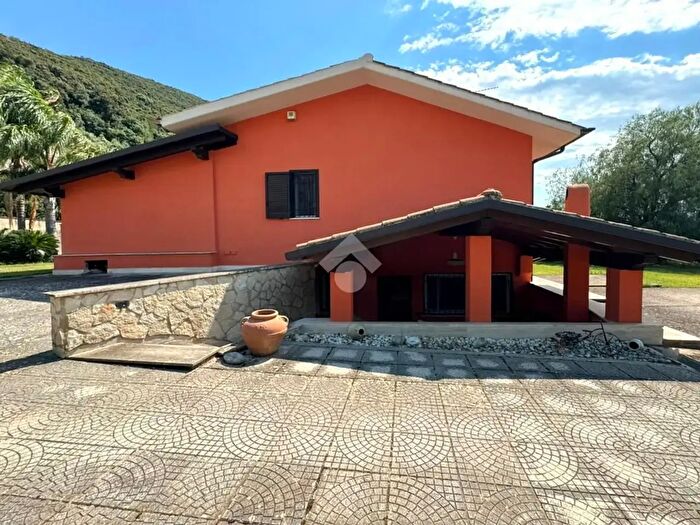 Casa con 6 locali in vendita in Via Costa La Traglia, Terracina