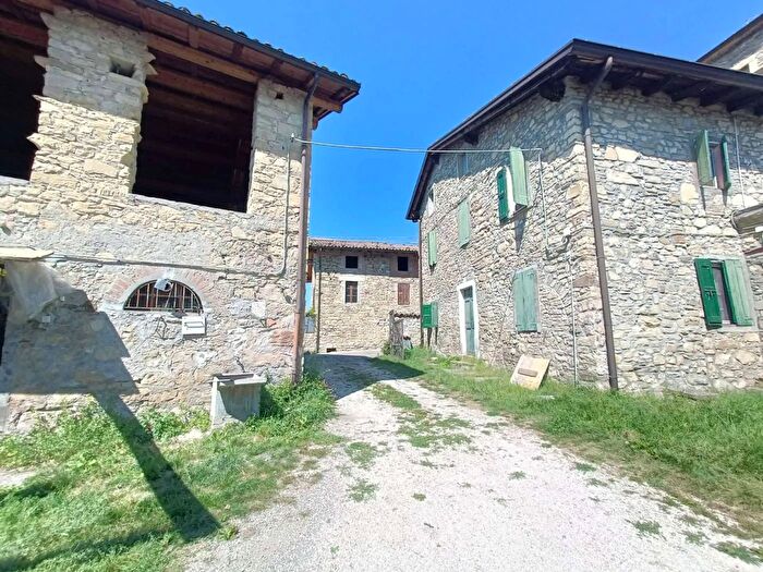 Casa con 6 locali in vendita in Neviano degli Arduini, Neviano Degli Arduini