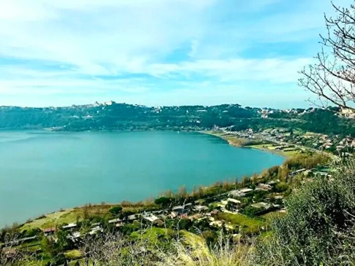 Appartamento quadrilocale in vendita in Via Pompeo Magno, Albano Laziale