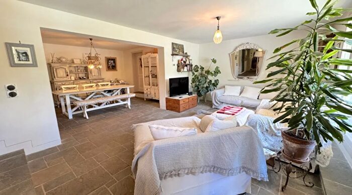 Casa con 8 locali in vendita in Schignano Vaiano Unione dei Comuni Val di Bisenzio Prato Toscana Italia, Vaiano