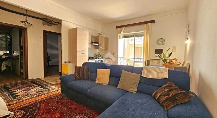 Appartamento trilocale in vendita in Via Luigi Rizzo, Genova