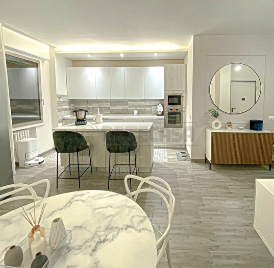 Appartamento con 5 locali in vendita in Viale Mercato Nuovo, Vicenza