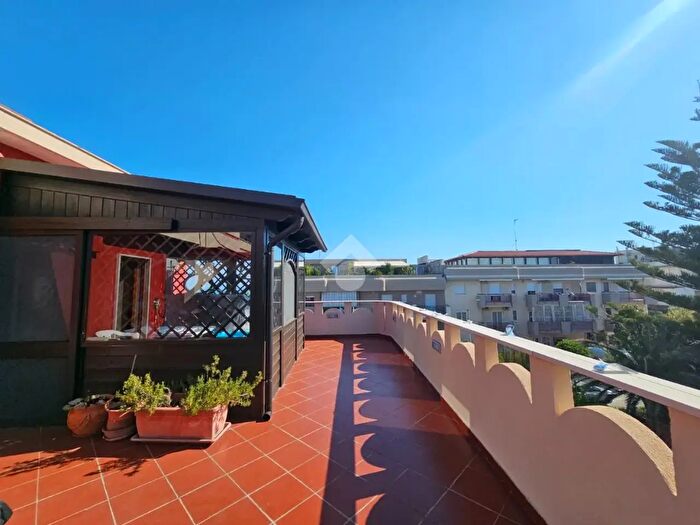 Appartamento con 6 locali in vendita in Vico Bisceglie, Trani