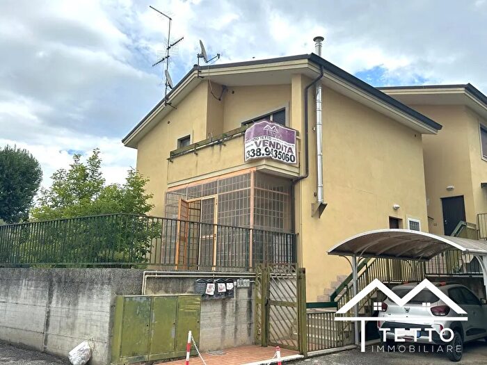 Appartamento trilocale in vendita in Via Ruffilli, Poggio Mirteto